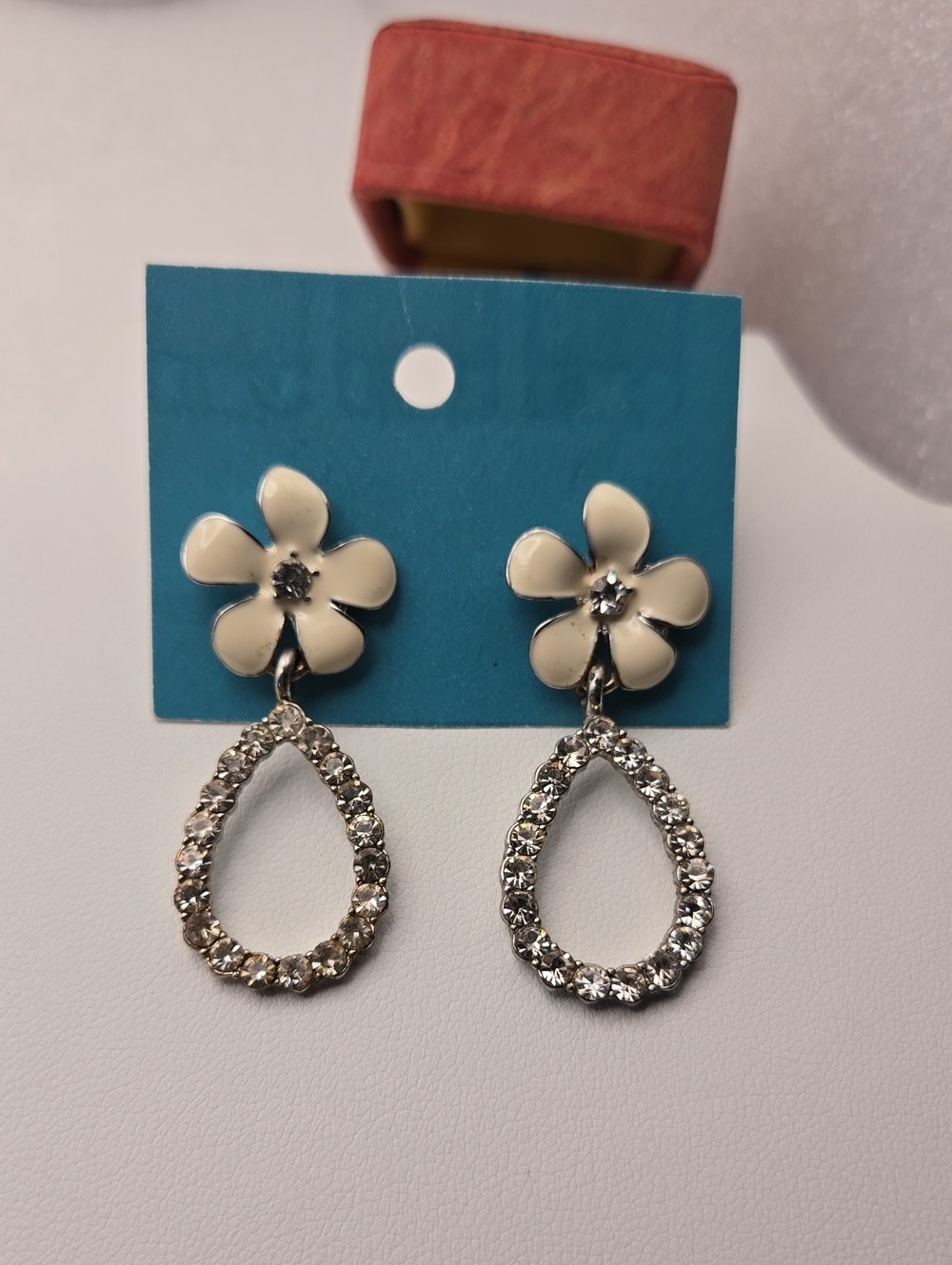 Vintage White To Cream Enamel Flower Drop Rhinestone Earrings - Women Jewelry